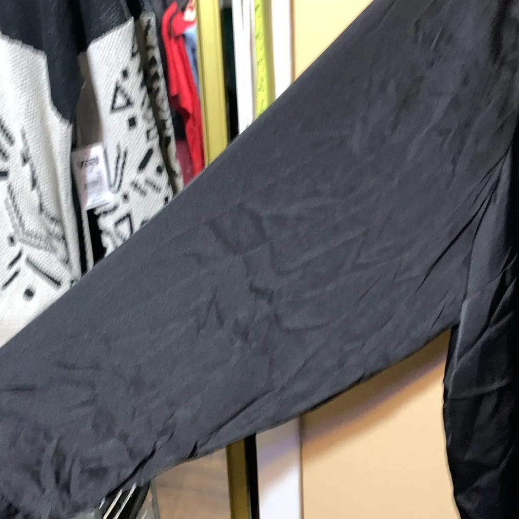 #539 size 5 Torrid Elegant Black button down silky Blouse - Image 3