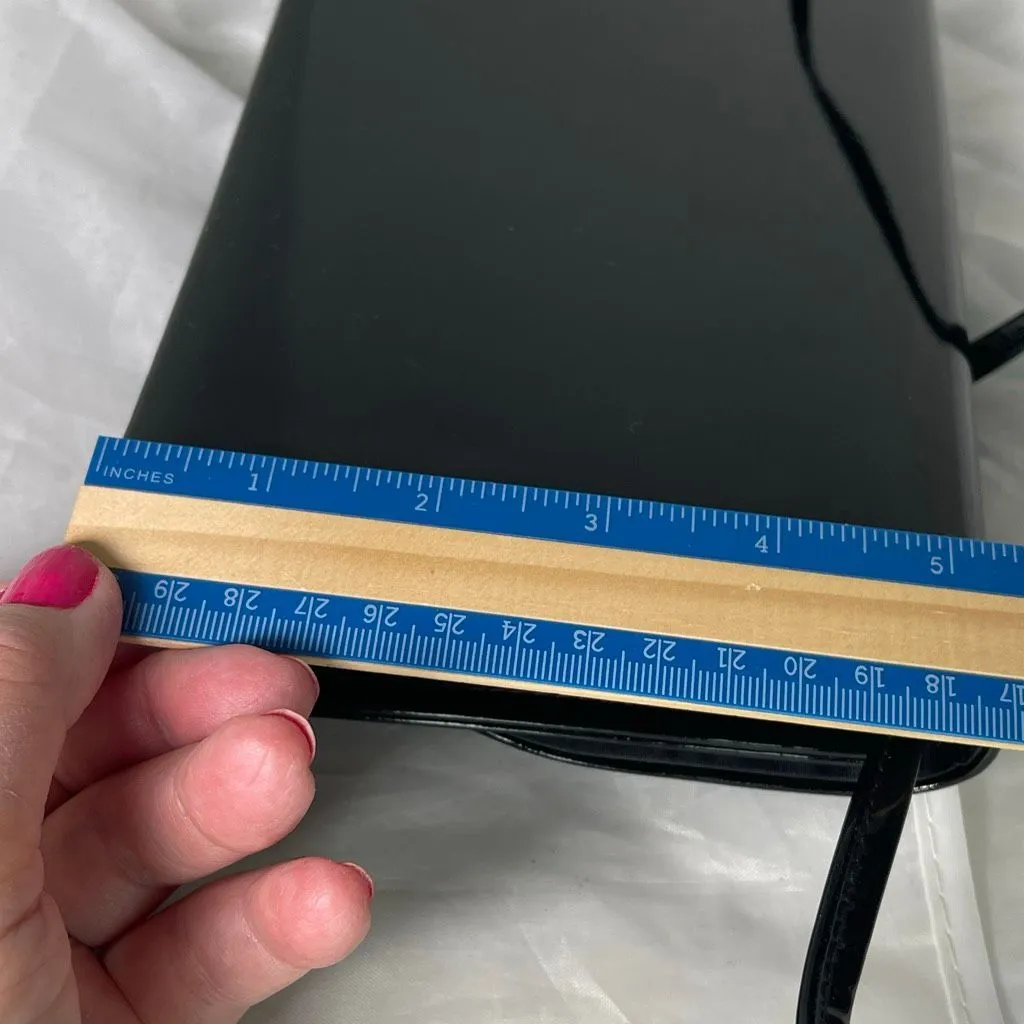 VTG Walborg patent leather crossbody wave design flap. Black - Image 6