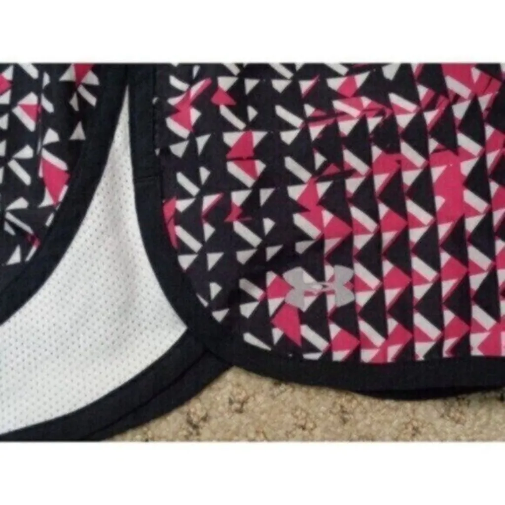 NEW Under Armour women's medium (semi-fitted) blk/white/pink Heatgear shorts - Image 2
