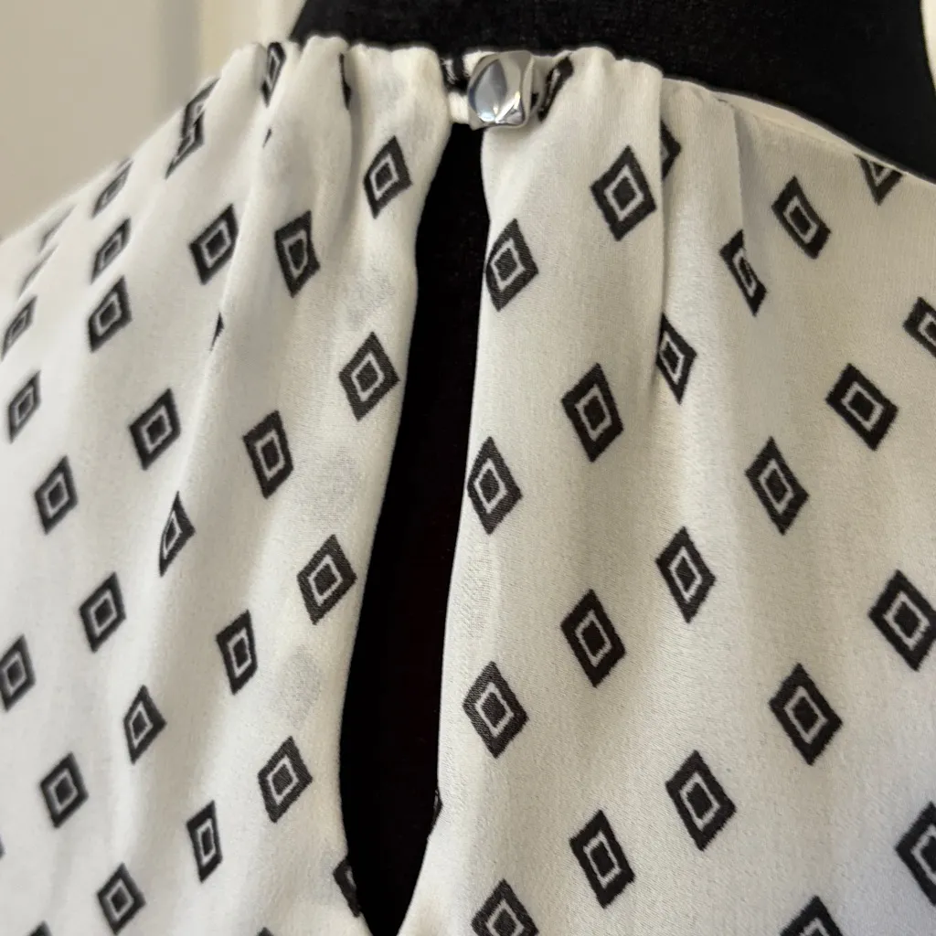 White House Black Market Sleeveless Blouse with Diamond Print and Ruffle Detail. - Image 7