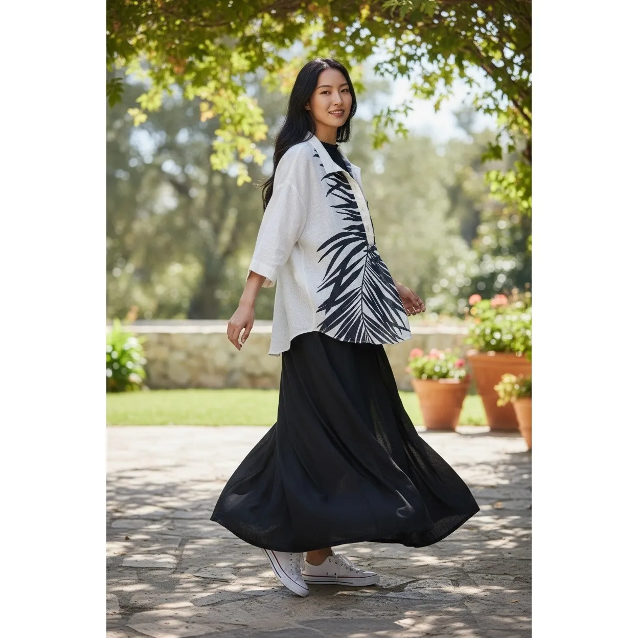 Chicos No Iron Linen Black Palms Button Back White Tunic size 12 - Image 4