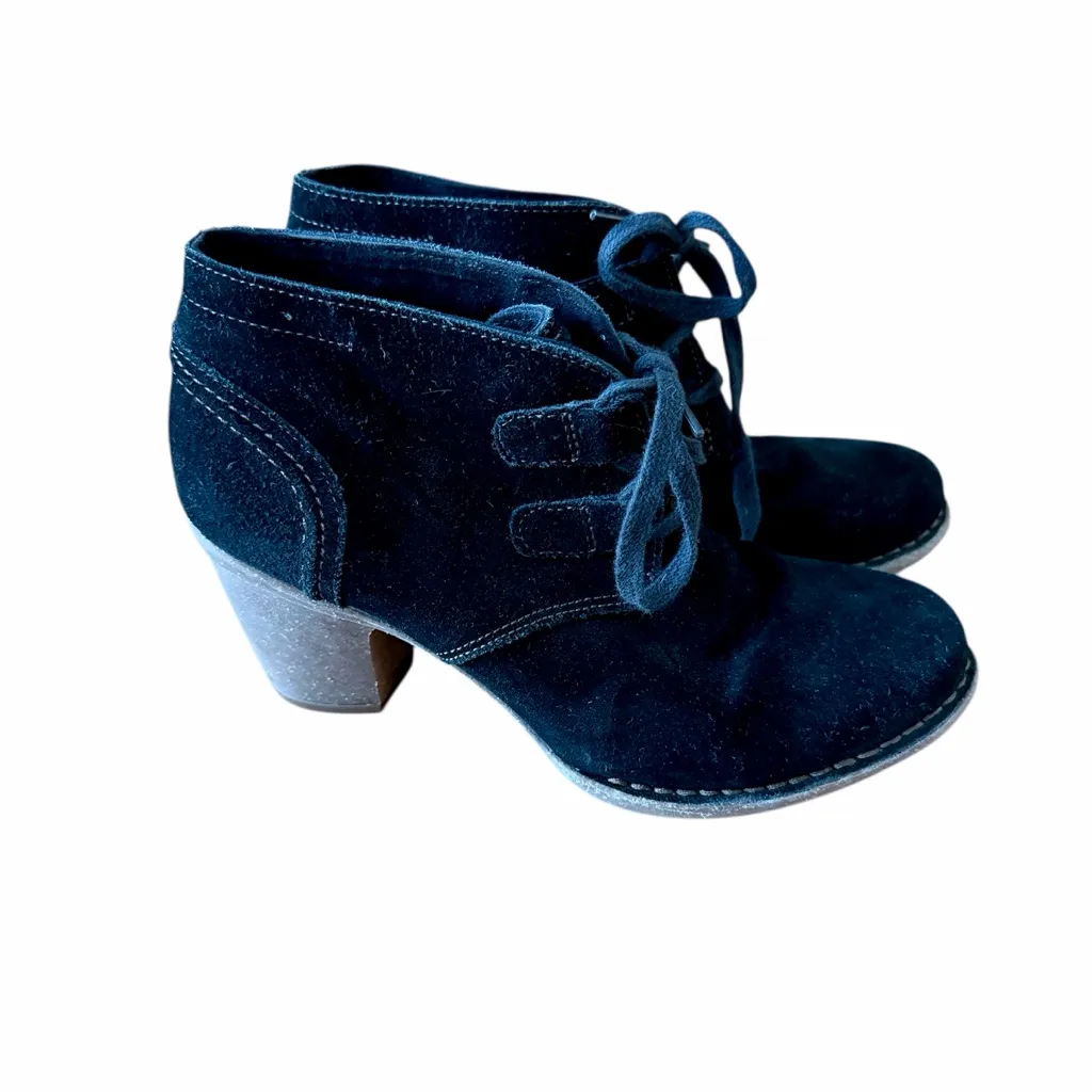Clarks Carleta Lyon Ankle Lace Up Boots Women’s Size 8.5 Black Suede Leather - Image 2