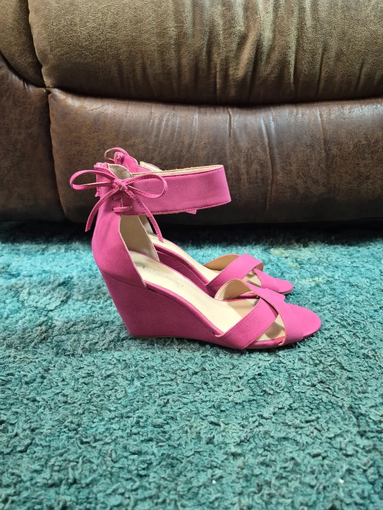 CL by Laundry  Pink Wedge Sandals 9M - Image 6
