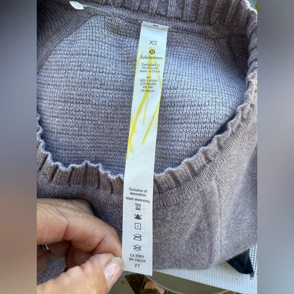 Lululemon Athletica Classic Gray Crew Neck Sweater XS - Image 5