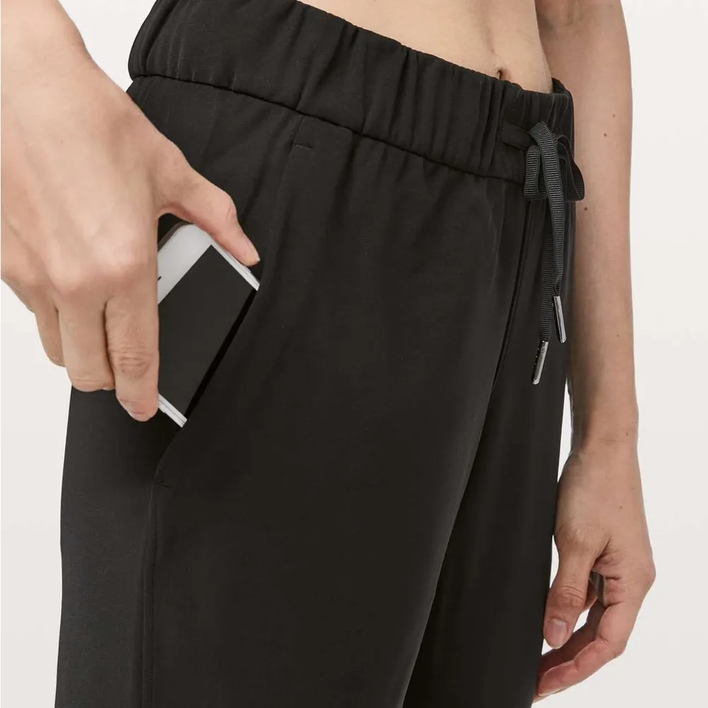 Lululemon On the Fly 7/8 Pant *Woven - Black - Size 8 - Image 3