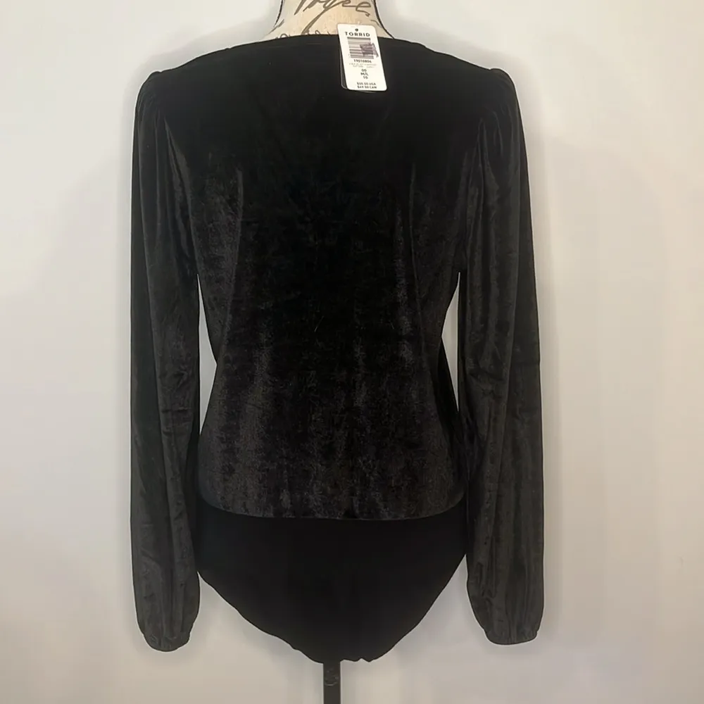 NWT Torrid stretch velvet V-neck body suit size M/L 10 - Image 3