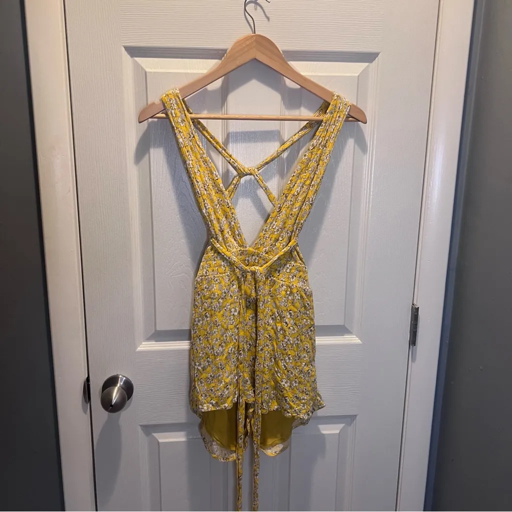 Lulus yellow floral convertible sleeveless romper - Image 4