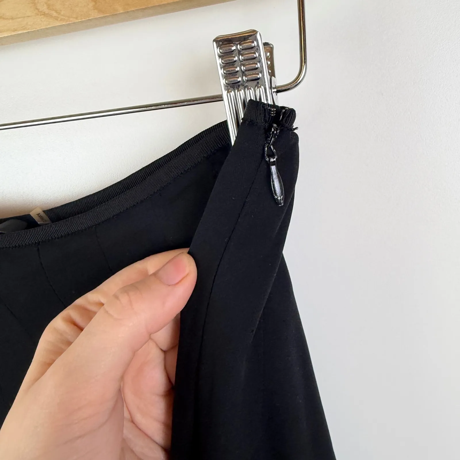 Elie Tahari Black Silk Mini Skirt Sz 2 Flowy Pleated Minimalist Y2K Chic Capsule - Image 2