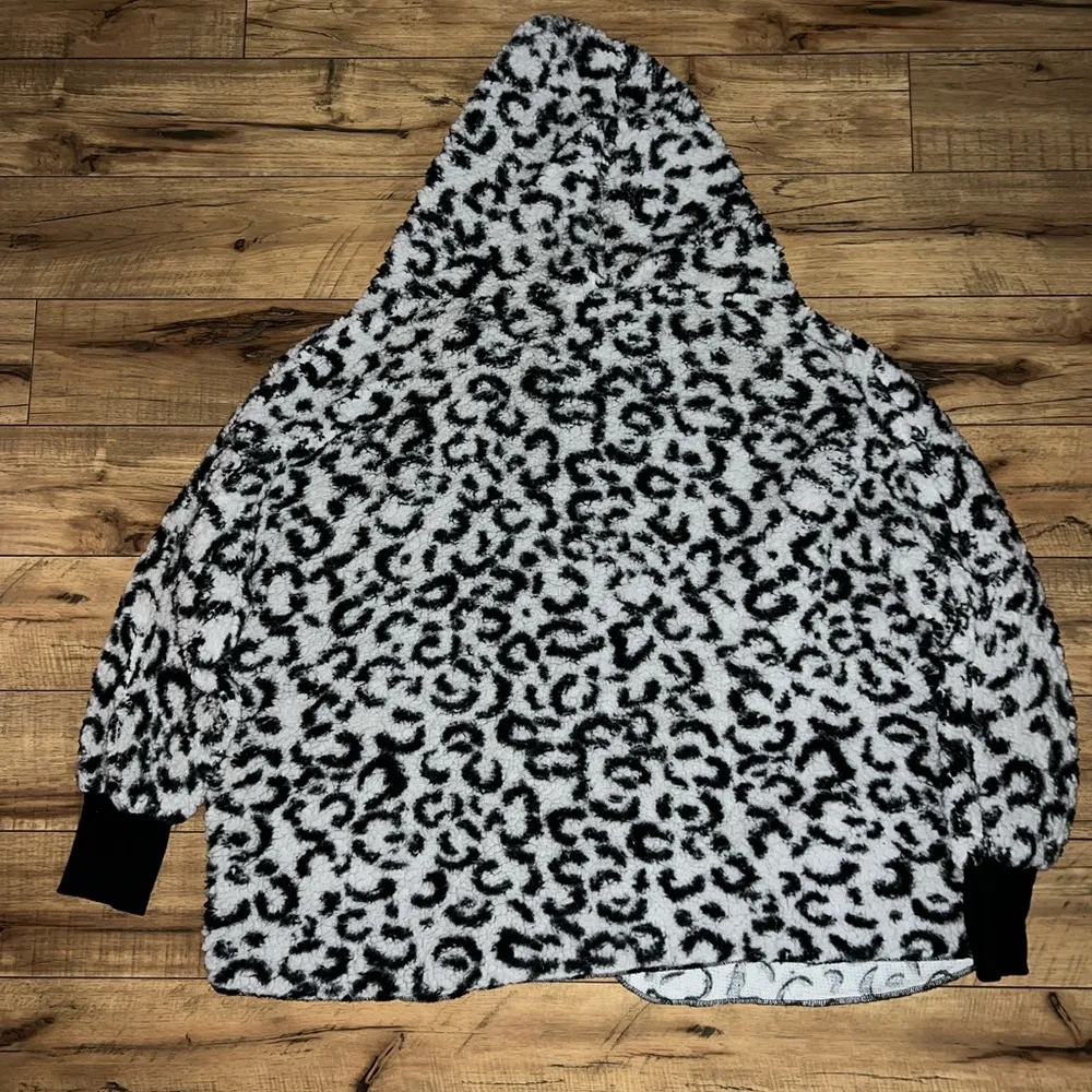 cheetah print robe - Image 4