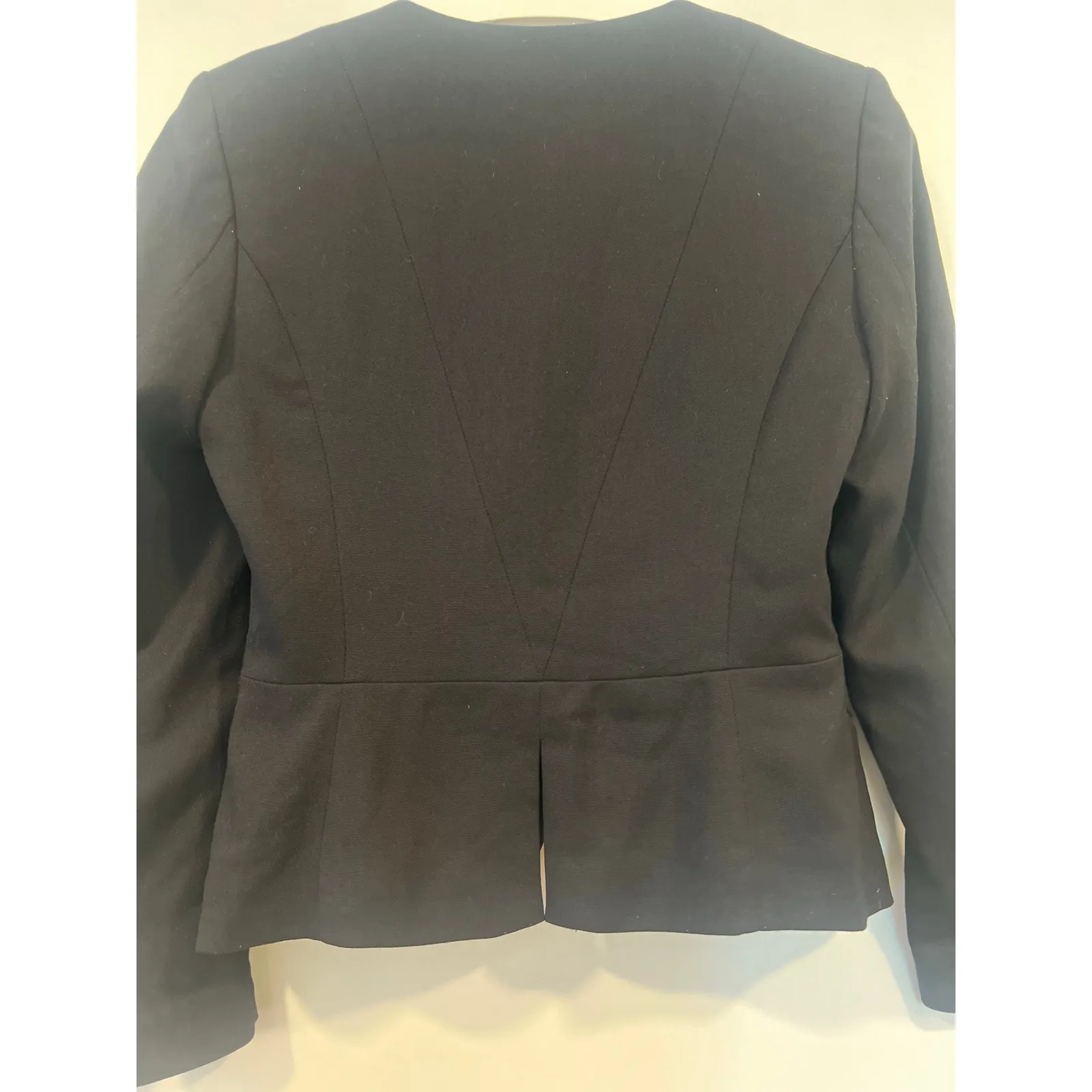 Minimalist Sleek  Fitted Collarless Blazer size  8 Black Business Casual Viscose - Image 7
