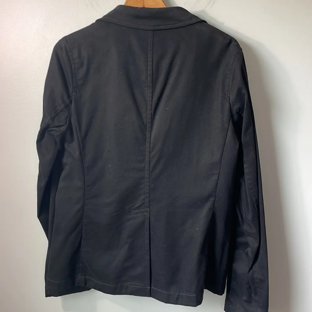 Gap cotton 2 button blazer in size 12 - Image 4