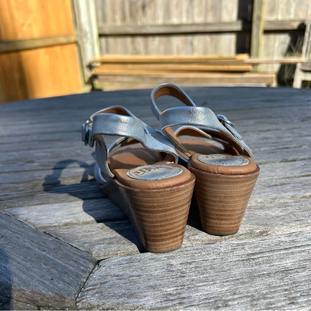 Women’s Sofft‎ Gabella Sandal in silver size 8 - Image 4