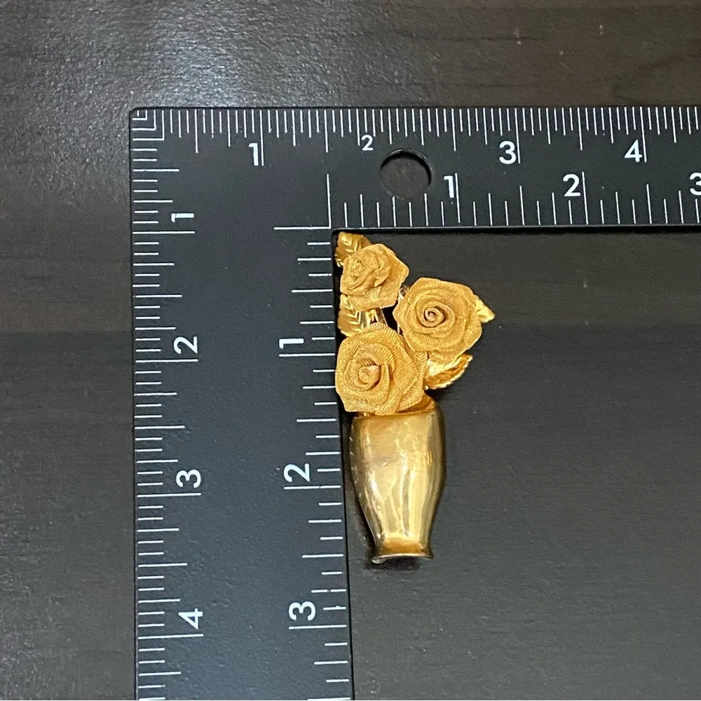 Vintage Unsigned Gold Mesh Roses in Vase Brooch - Image 10