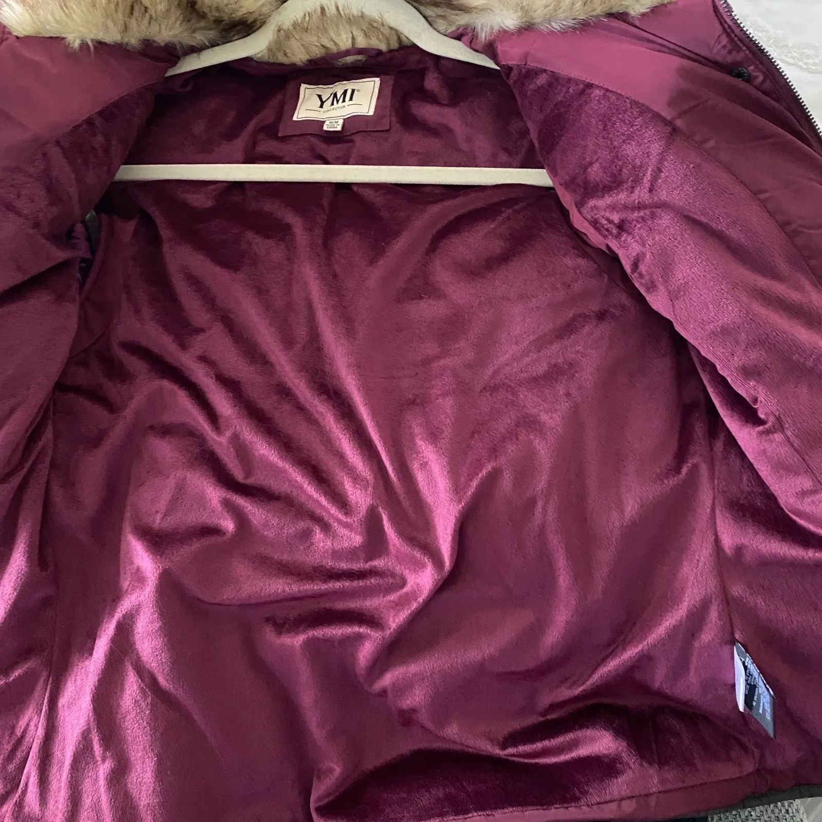 YMI Collection Burgundy Puffer Vest Faux Fur Neck Zip Sleeveless Outerwear Sz M Red Size M - Image 8