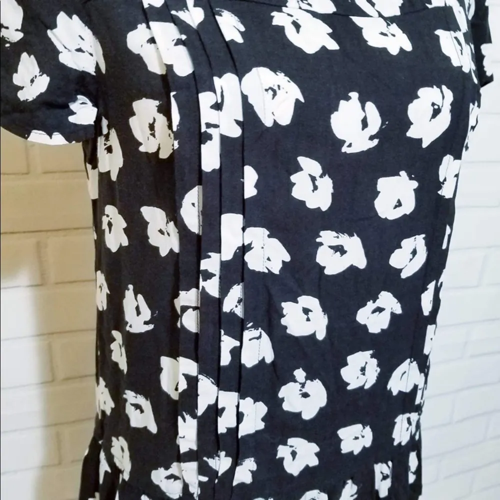 Coincidence & Chance Drop Waist Pleated Crewneck Size M - Image 2