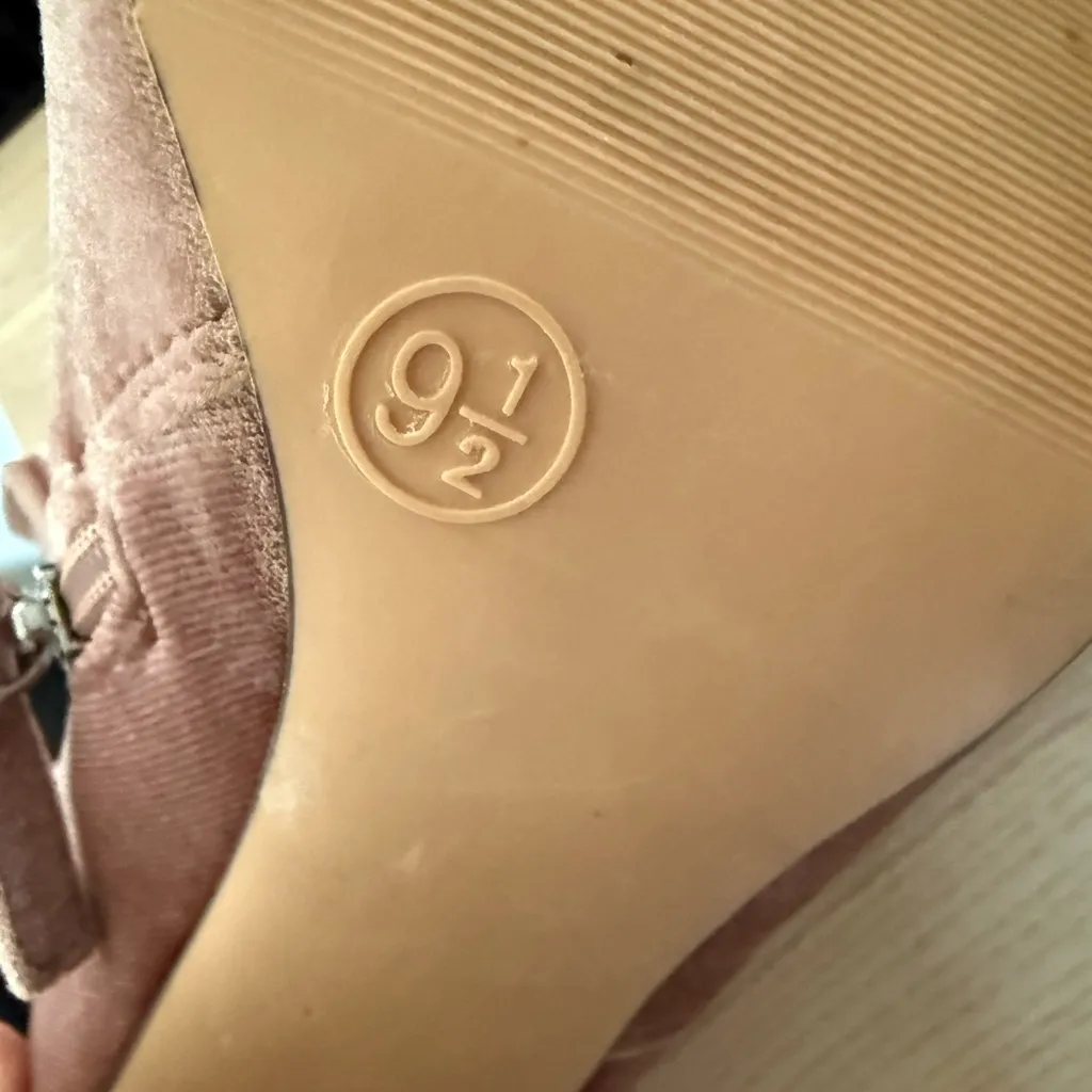 Boots Chic Pink Velvet Heeled Bootie side zip size 9 1/2 - Image 6