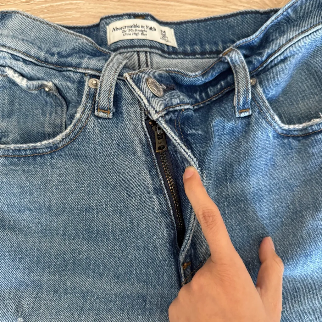 Abercrombie & Fitch 24/00 Short 90s Straight Ultra High Rise Jeans Criss Cross - Image 11