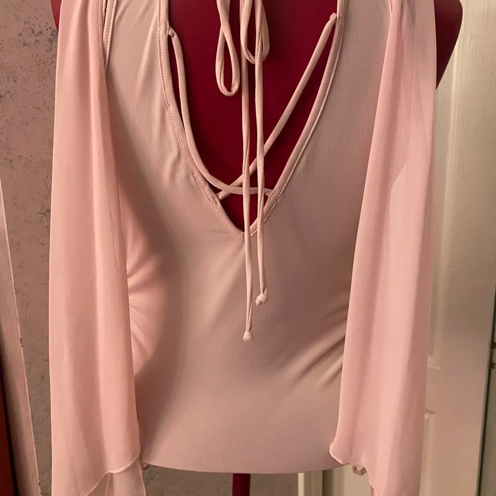 Rampage Y2K sleeveless cowl neck top with draped fabric that hangs over shoulder - Image 7