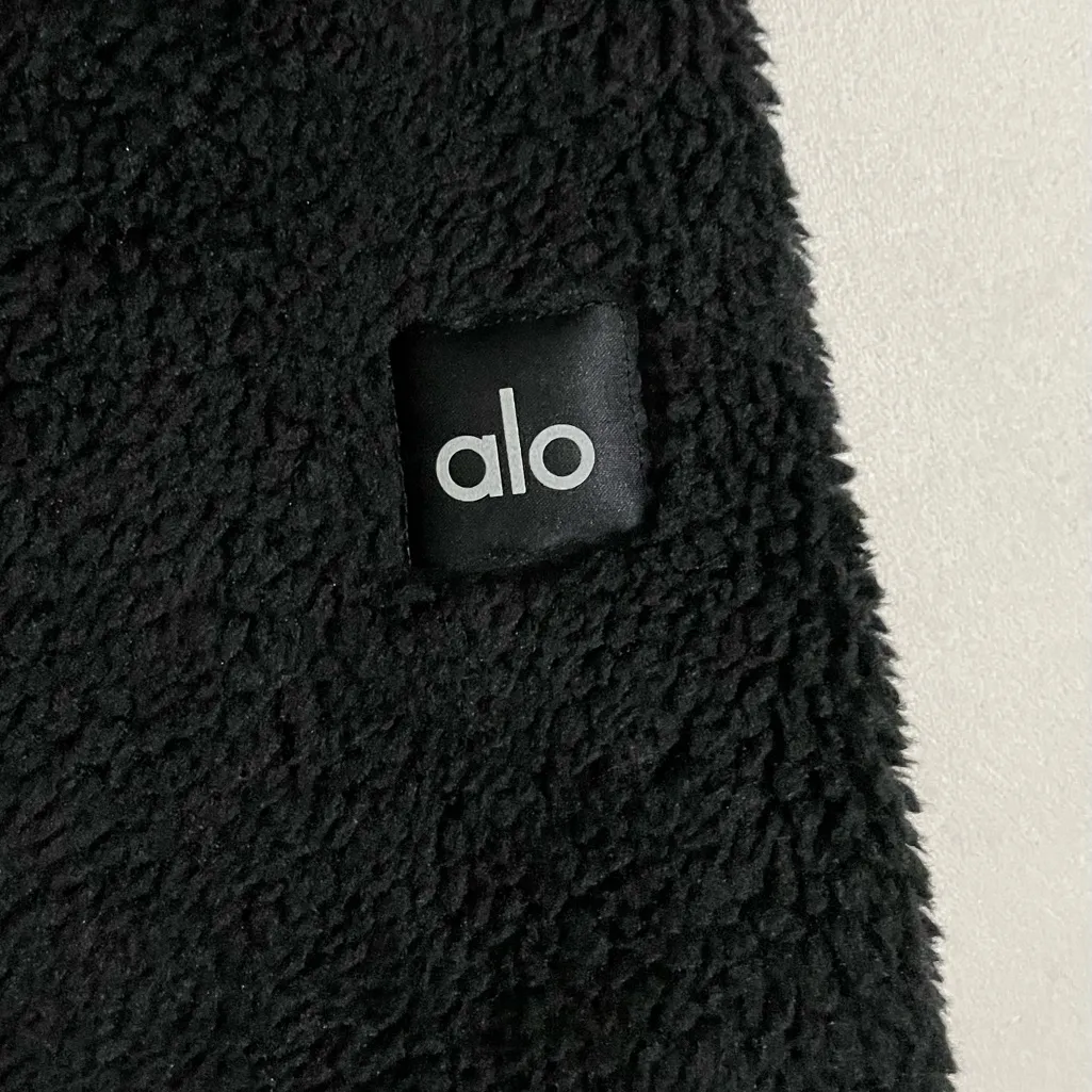 Alo Yoga NWT Foxy Sherpa Jacket Full Zip, Removable Hood, zipper pocket Black S - Image 8