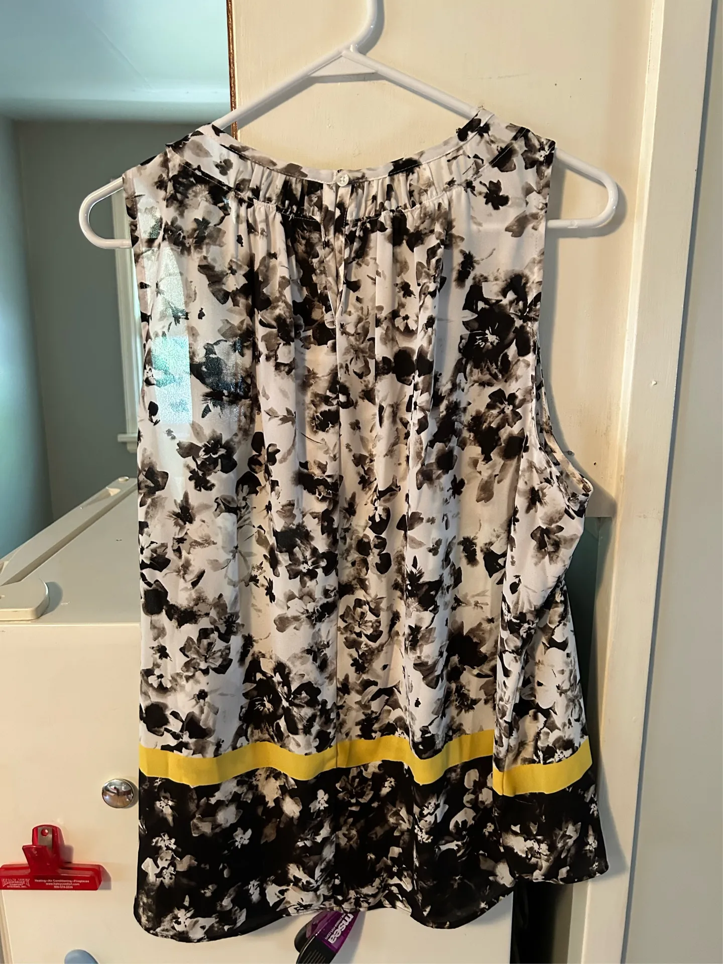 NWT Simply Vera Patterned Tank - Image 4
