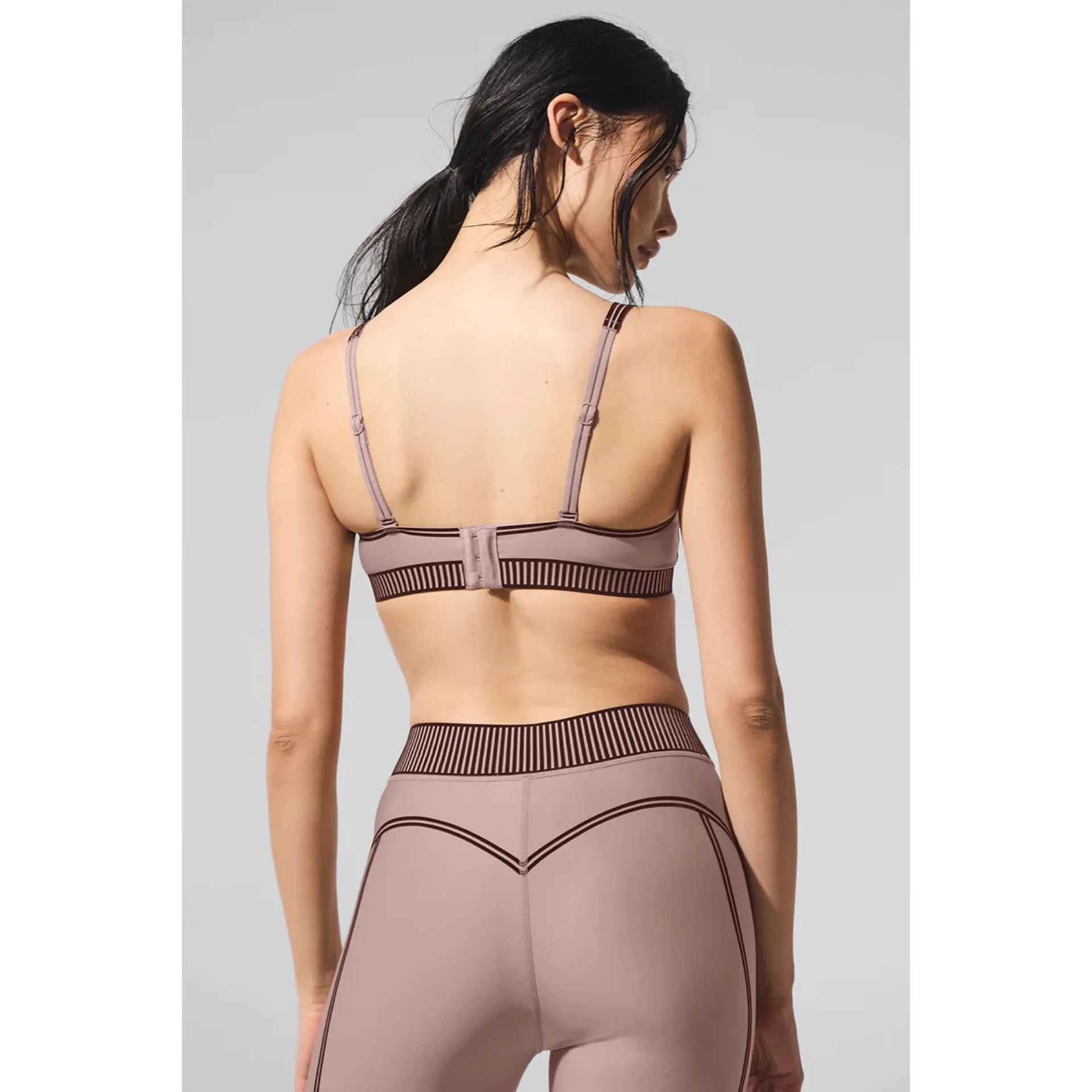 Alo Yoga Airlift Line Up Bra Taupe S - Image 7