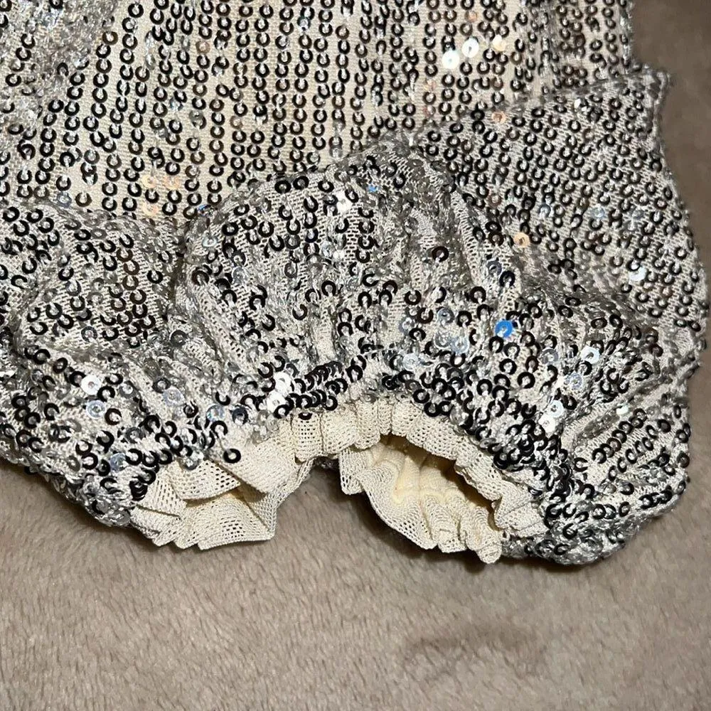 Mi Ami absolutely gorgeous silver sequined top! Silver Size M - Image 11