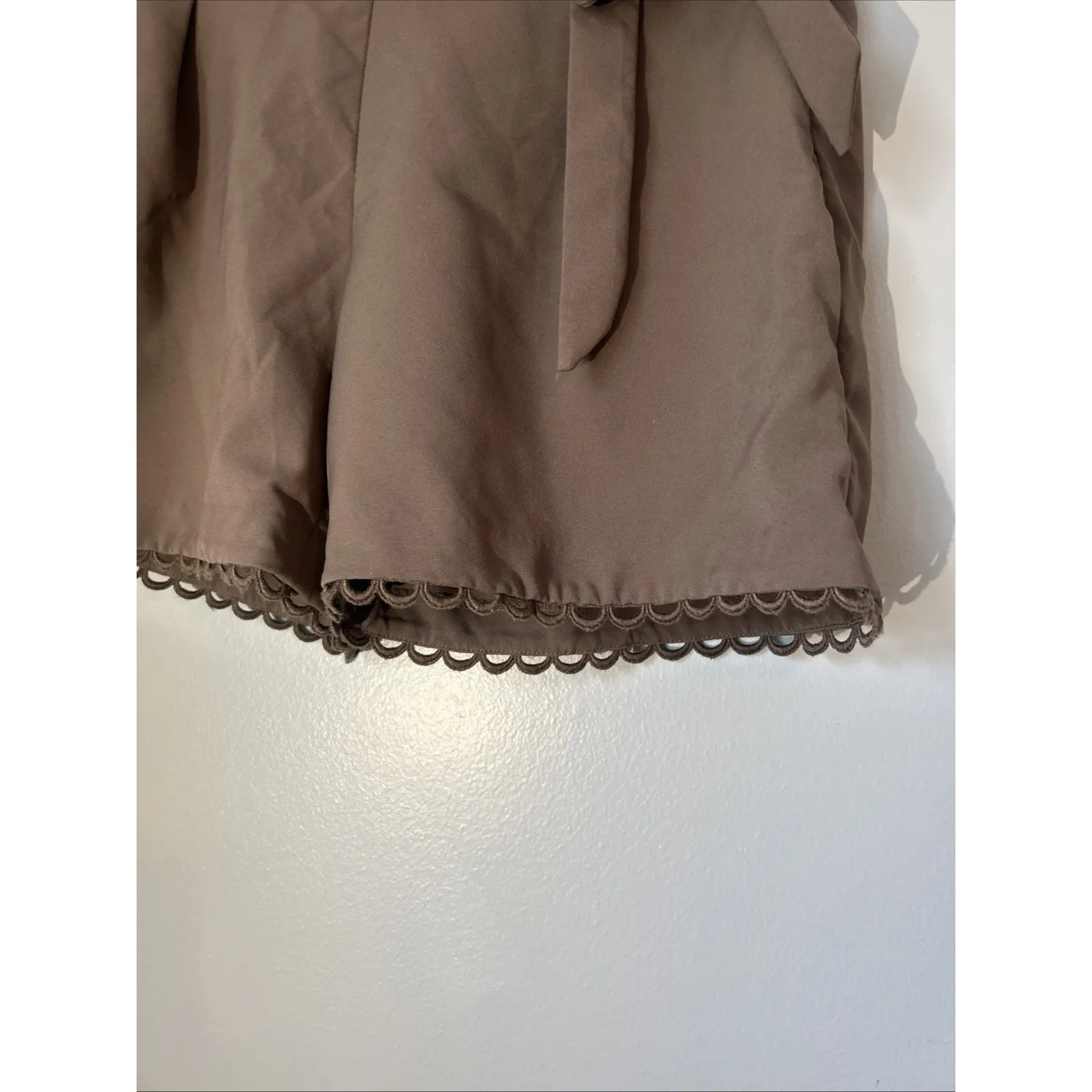 Banana Republic High‎ Rise Belted Pleated Stretch Crepe Shorts Brown Women's 2 - Image 2