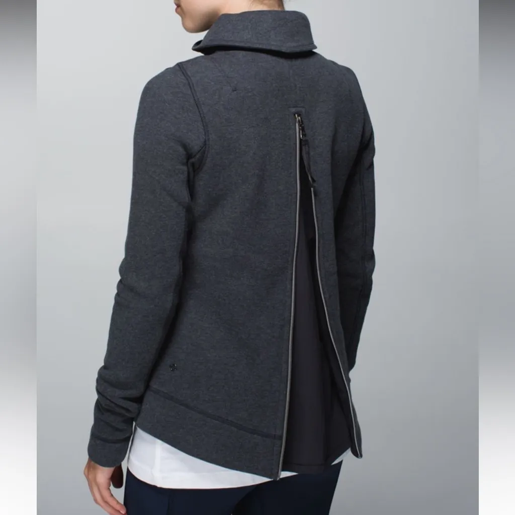 Lululemon En Route Jacket
Heathered Black / Black - Image 4