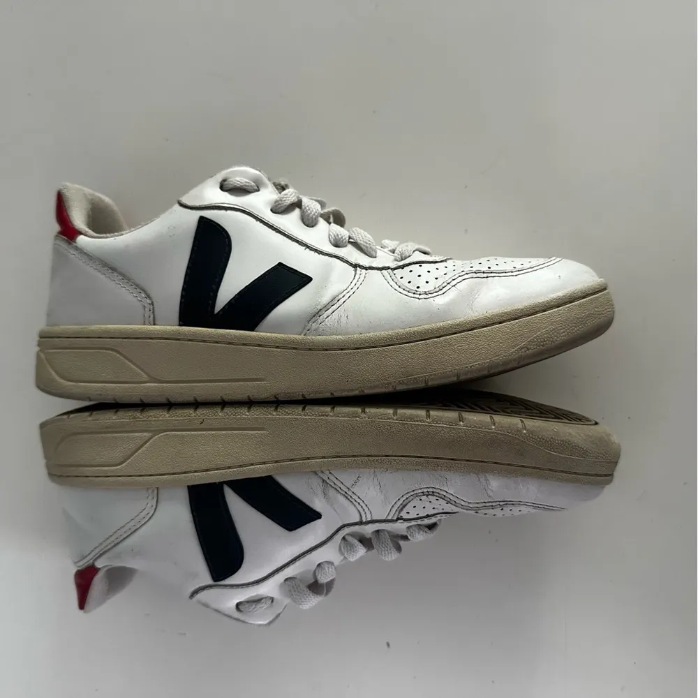 White and Black Sneakers‎ - Image 2