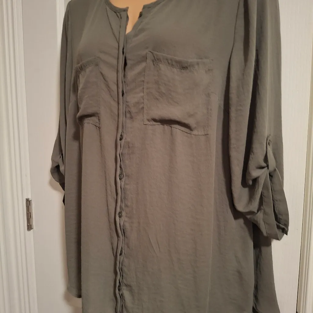 Maurices Sz 2 Olive Green Women's Top - Image 2
