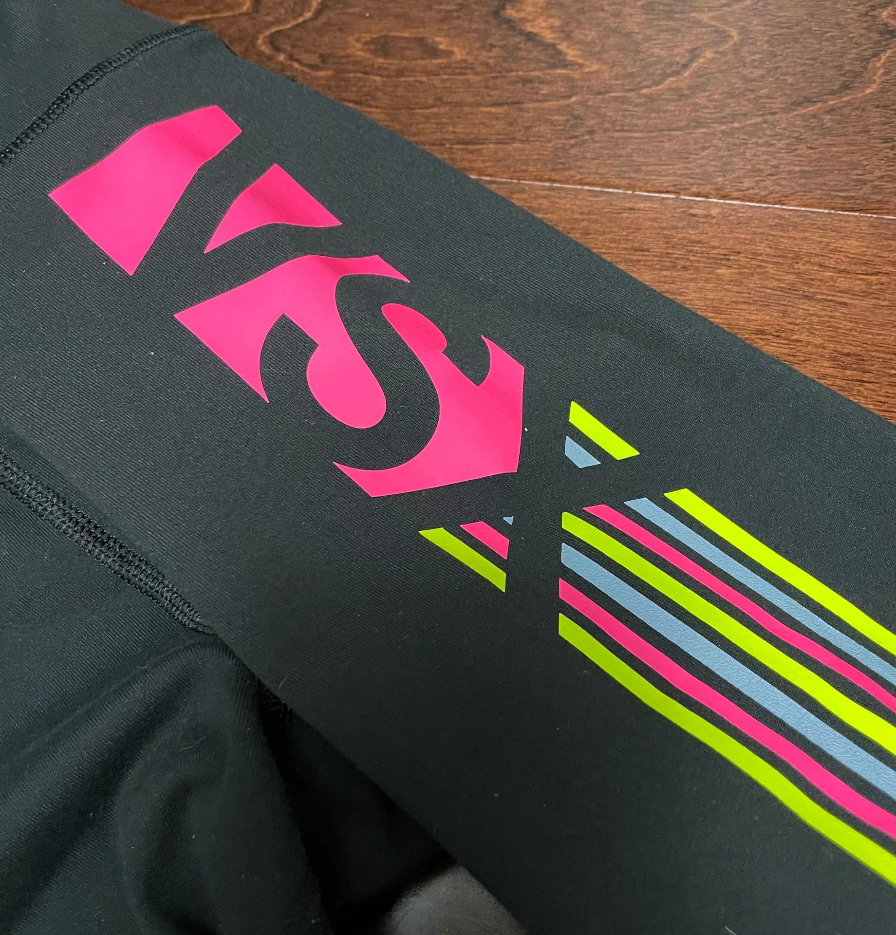 Victoria's Secret  Sport VSX Capri Leggings Black Neon Pink Yellow and Blue Small - Image 3