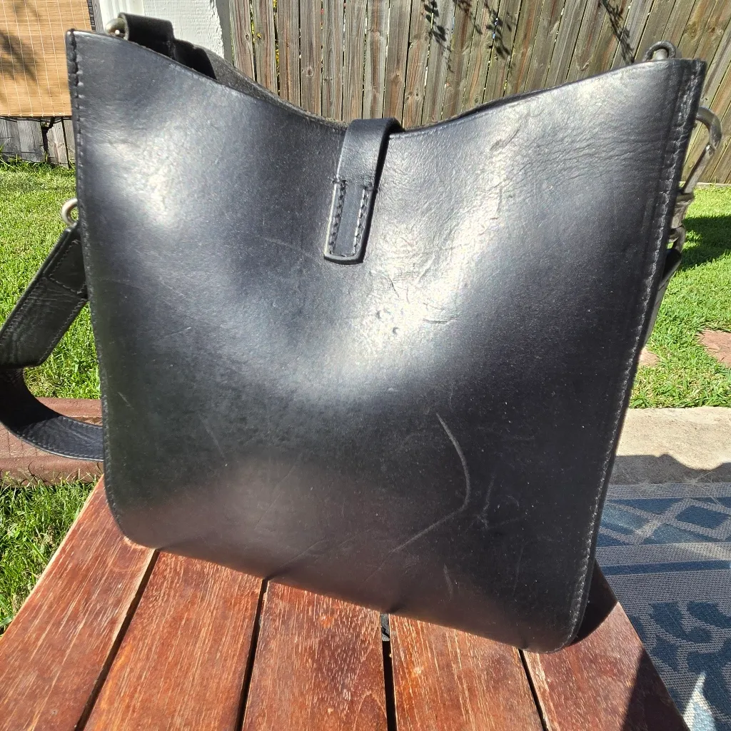 Vintage  black leather shoulder bag. - Image 5