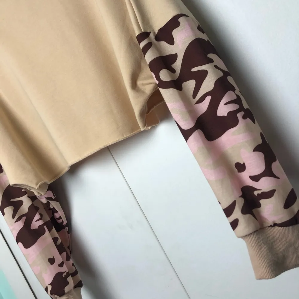 Shein Boxy Cropped Pink Camo Long Sleeve Top - Image 4