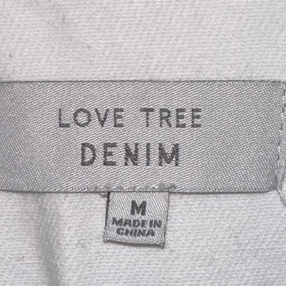 NWOT Love Tree Denim White Button Down Top - Image 4