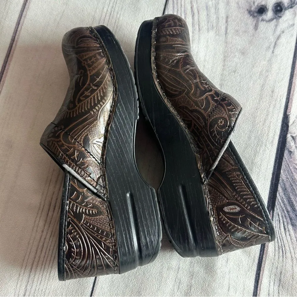 Dansko Professional Tooled Leather Clogs Sz 38 EU (7.5/8 US) Brown Nurse Shoes - Image 4