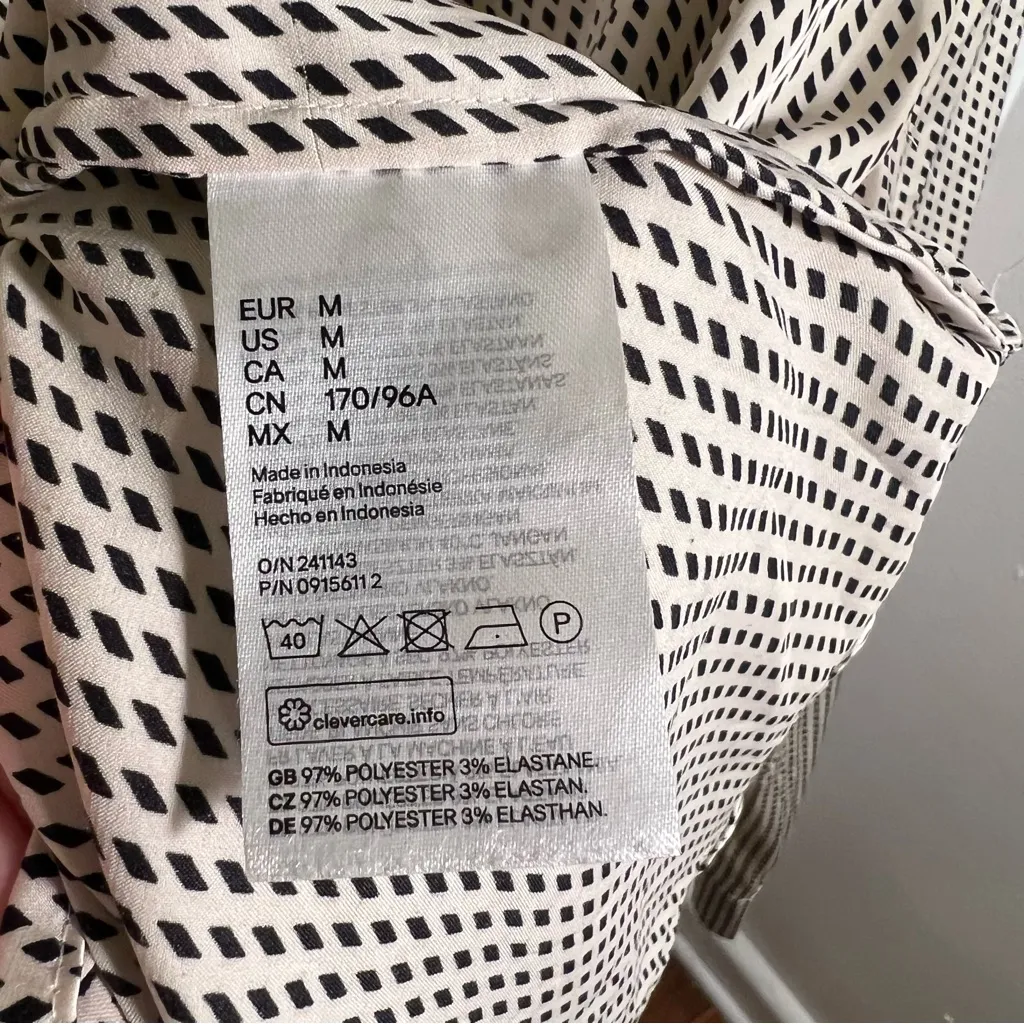 H&M Button Down Blouse Satin Cream Black Diamond M - Image 9