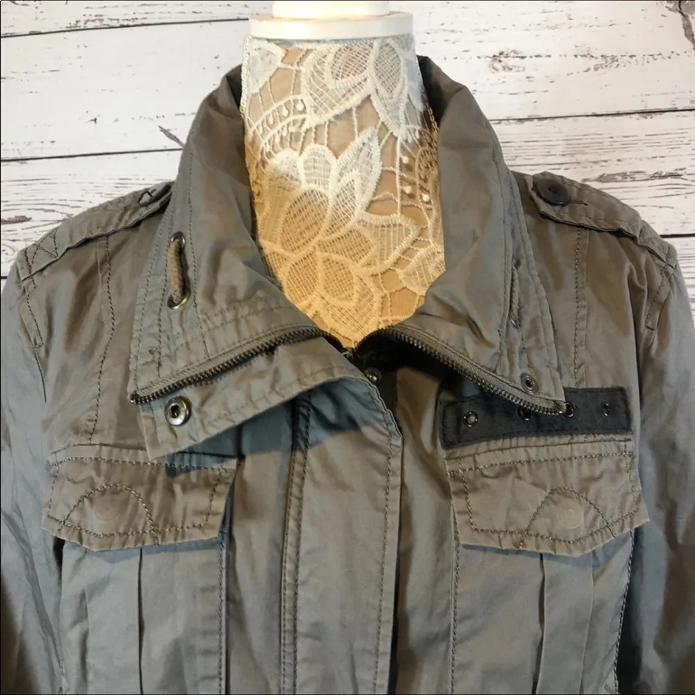 Kenneth Cole trench coat
Size XL - Image 7