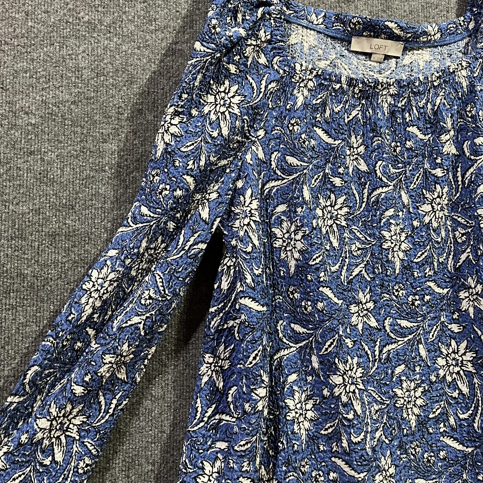 Loft Top Womens XL Blue Floral Stretch Square Neck Puff Sleeve Smocked Front - Image 2