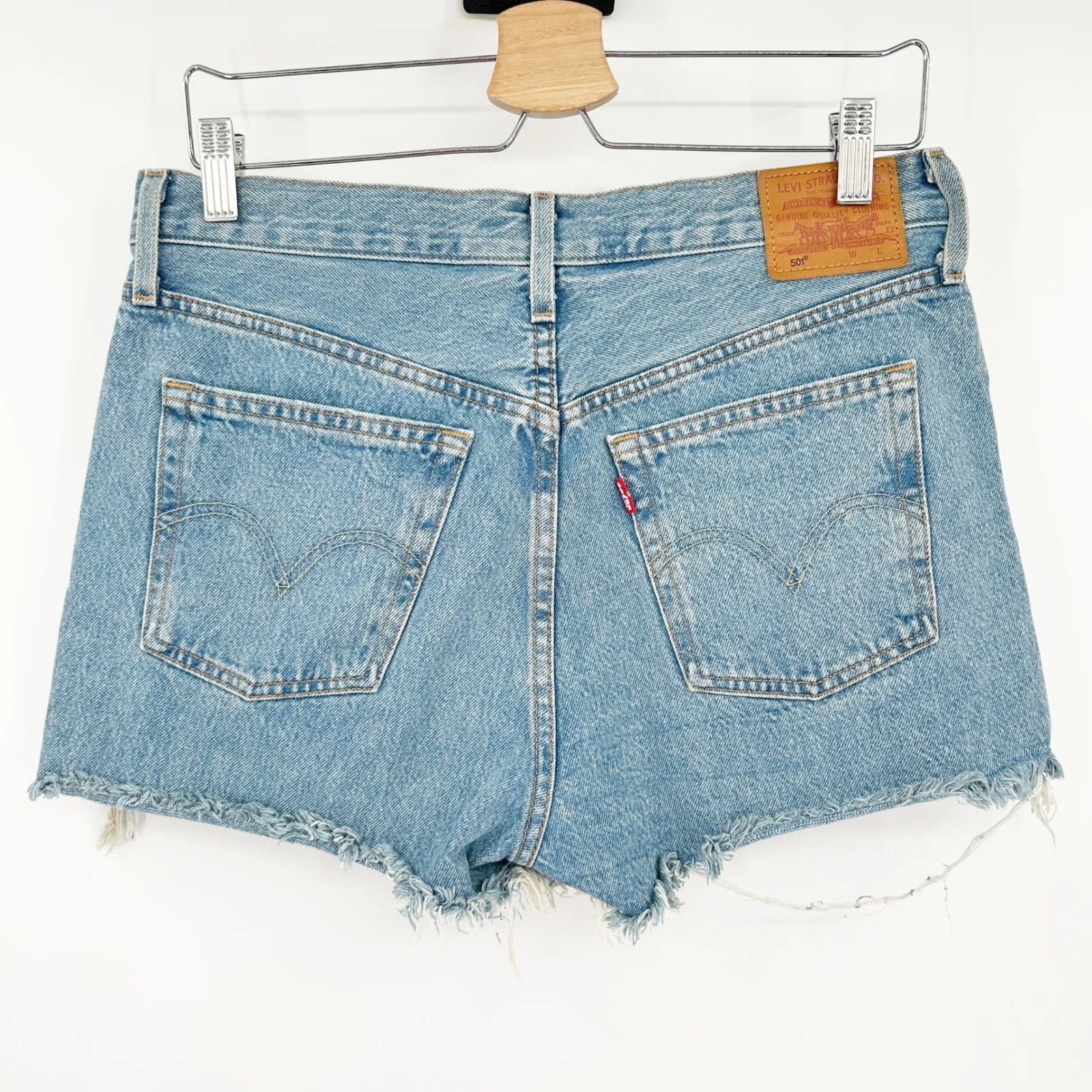 Levi's 501‎ Denim Shorts Womens Size 28 Light Wash Frayed Cutoff Hem Button Fly - Image 8