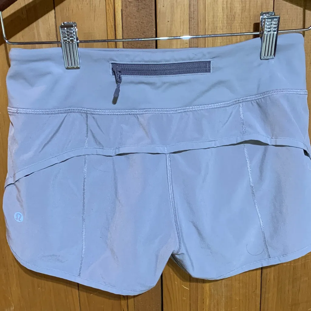 Lululemon  Shorts Hotty Grey Hot - Image 2