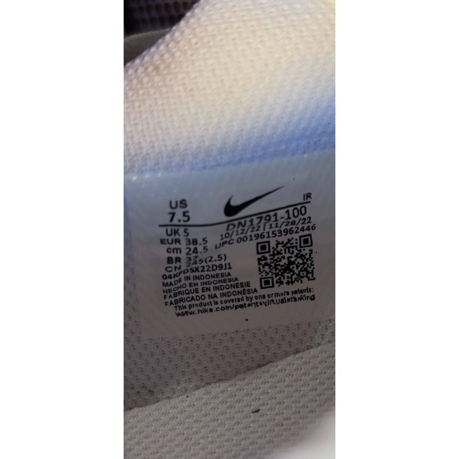 Nike Cortez women’s sneakers, US size 7.5, UK size 5, white, black, and blue - Image 4