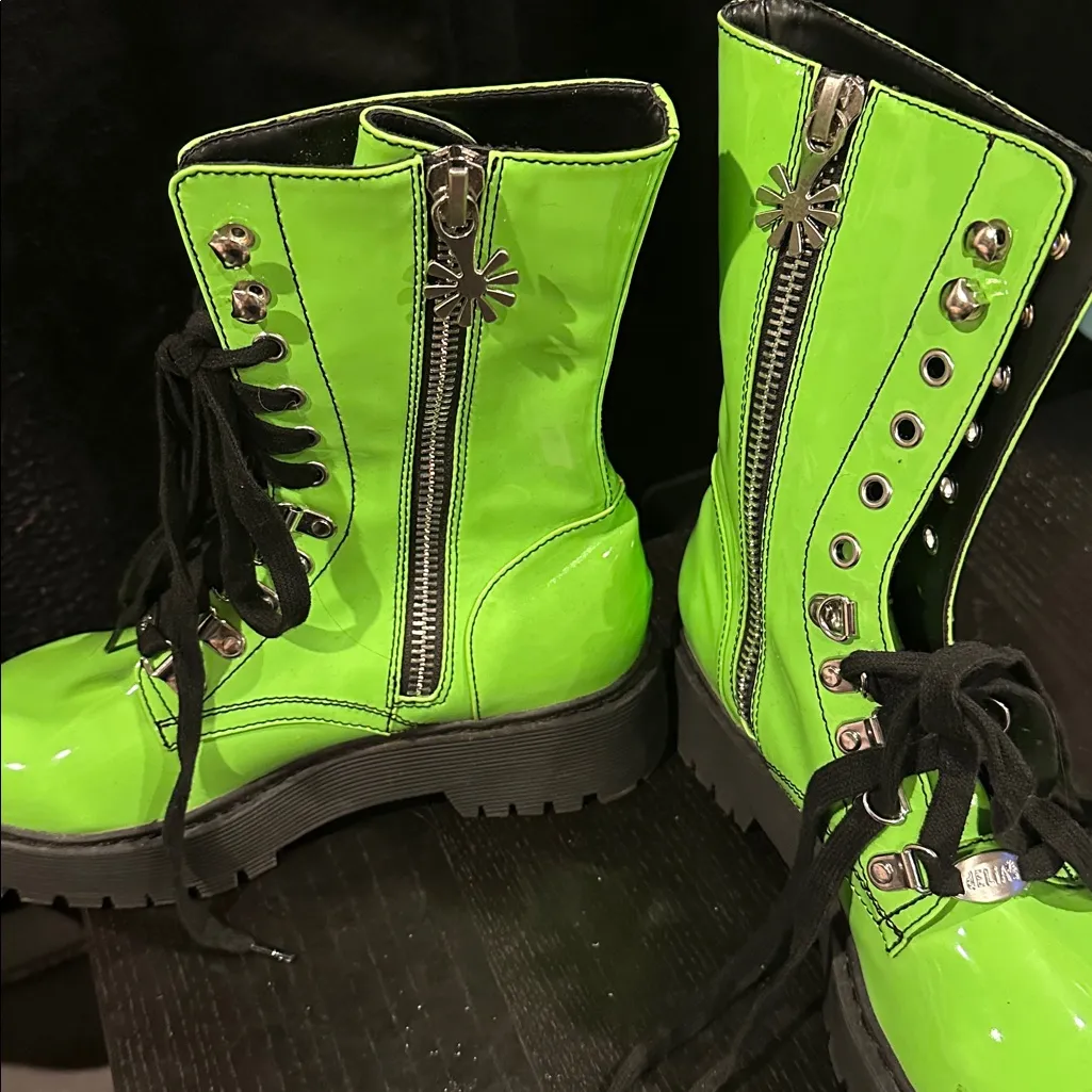 dELiA*s Neon Green Boots with Black Laces Size 7 - Image 4