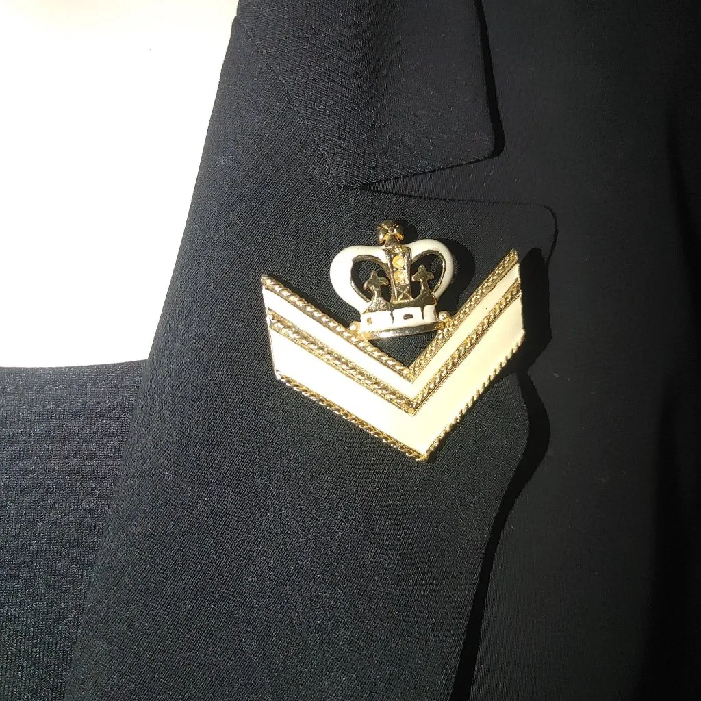 Crown Chevron Brooch Pin Vintage Gold Tone White Enamel Accent British Corporal - Image 6