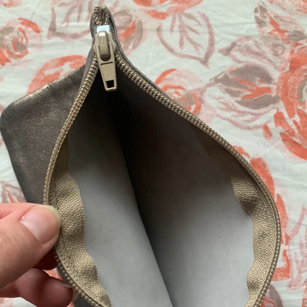 Metallic leather carry all jewelry bag makeup pouch multiple use bag - Image 3