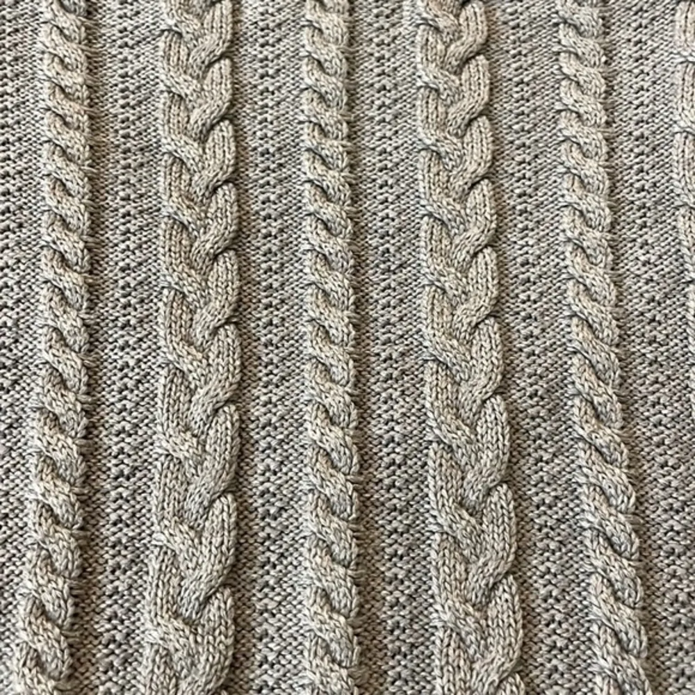 Love Tree Gray Cropped V-Neck Knit Sweater - Image 5