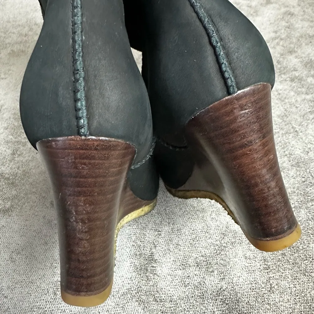 UGG Black Suede and Sheepskin Boots Size 8 - Image 5