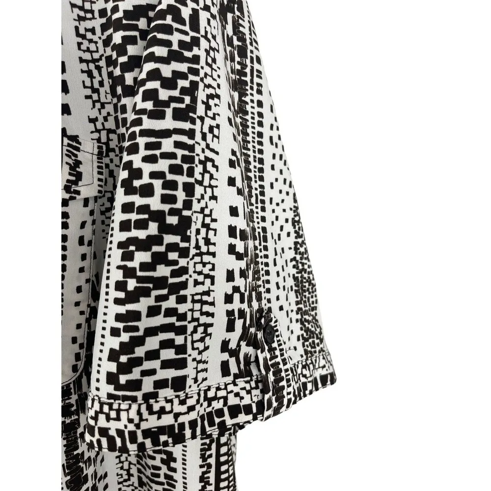 Maggie Barnes 4x Short Sleeve Button Up Brown & White Horizontal Patterned Top - Image 5