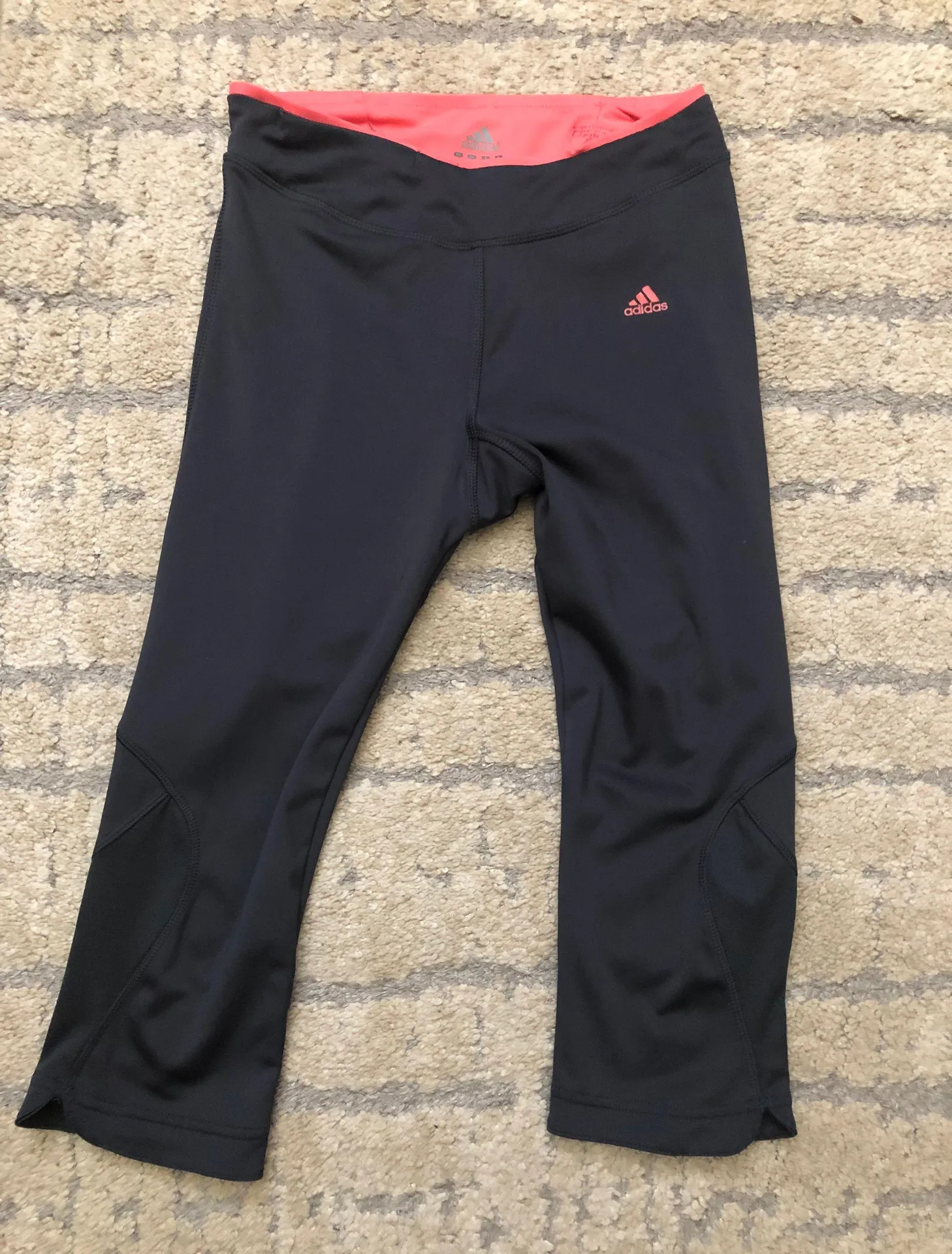 Grey Capri Leggings - Image 2