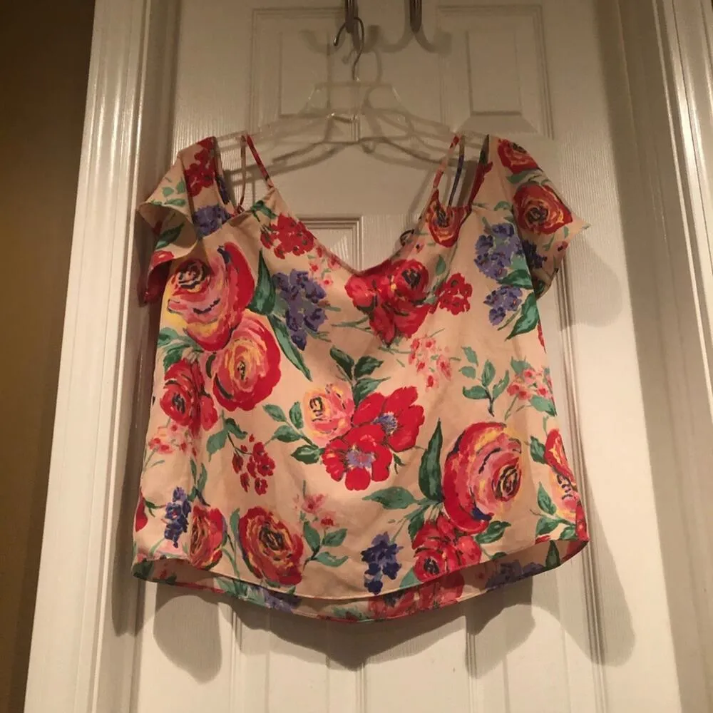Everly floral off the shoulder blouse size large - Image 4