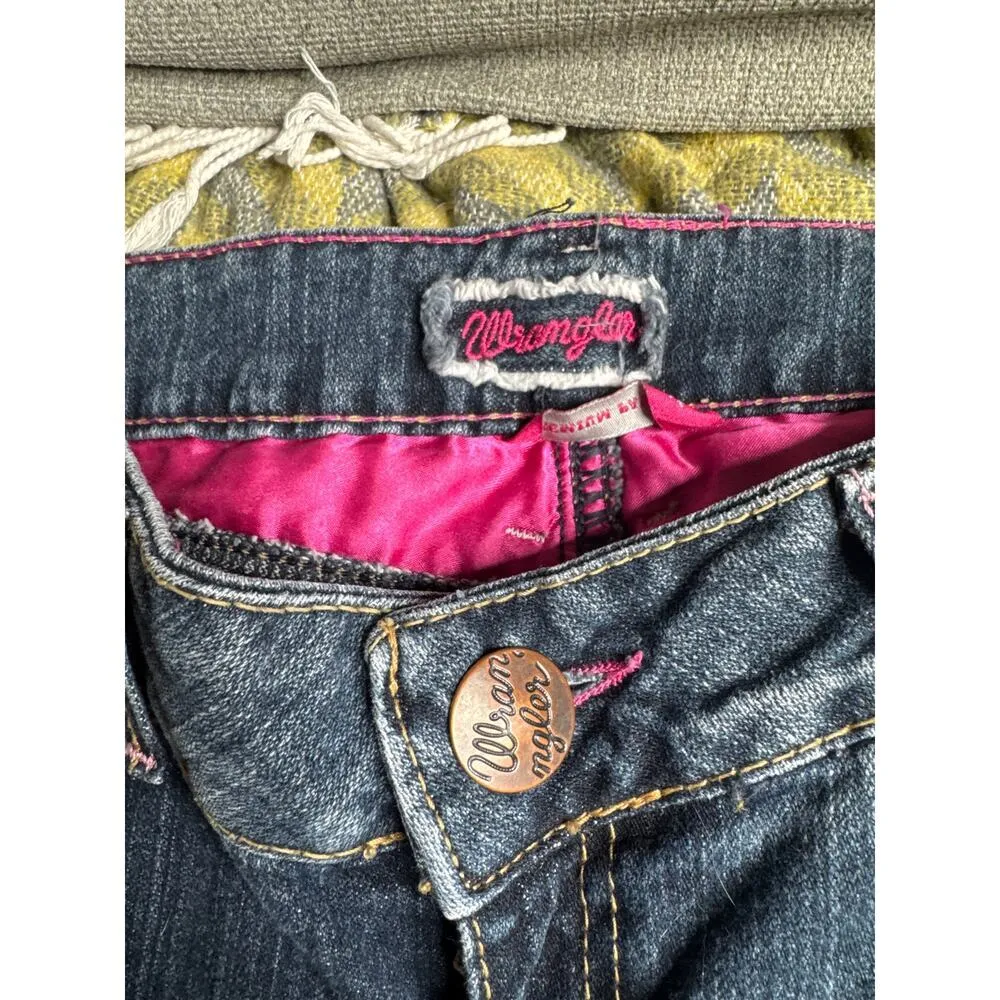 Women's Wrangler Breast Cancer Awareness Jeans Size 7/8 x 35, Bootcut Midrise - Image 3